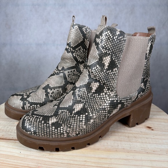 Universal Thread Shoes - Universal Thread Snakeskin Print Chelsea Boots Women Size 11 Grey Good Lug Sole